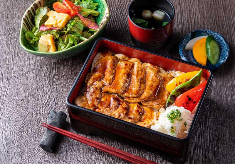 松坂豚の炭火焼重